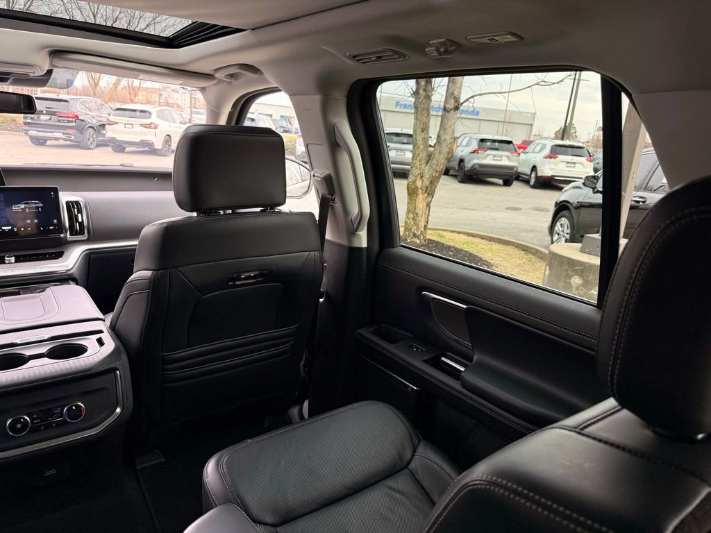 Used 2025 Ford Expedition Platinum image 49