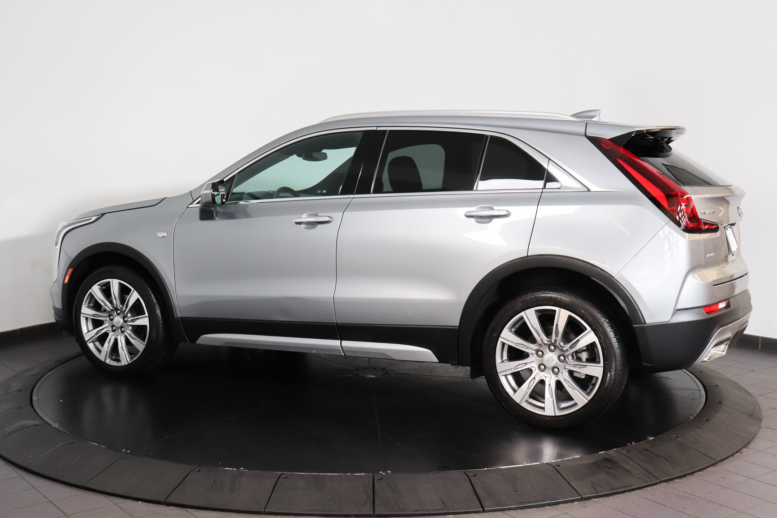 Used 2023 Cadillac XT4 Premium Luxury AWD/4WD image 3