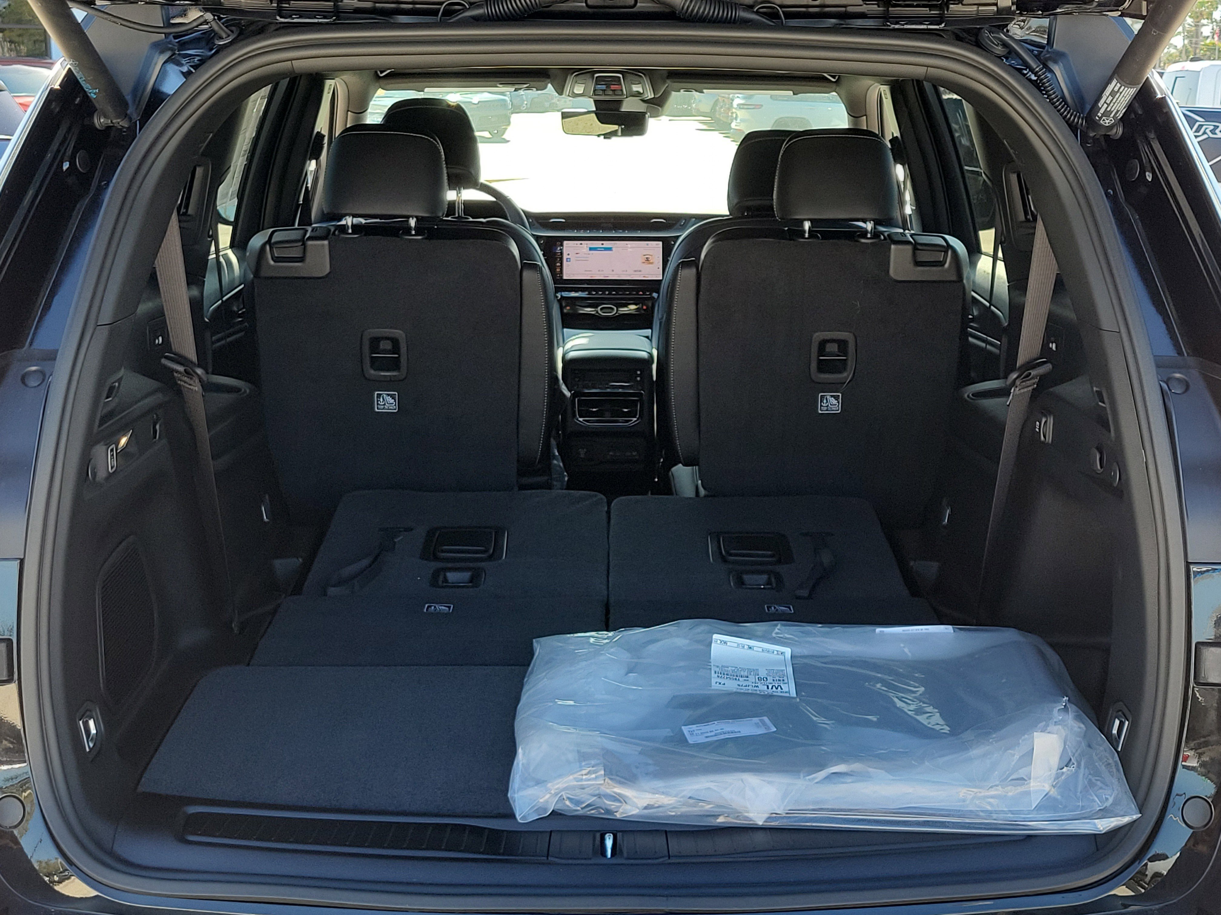 New 2026 Jeep Grand Cherokee L Limited w/ Luxury Tech Group II AWD/4WD image 10