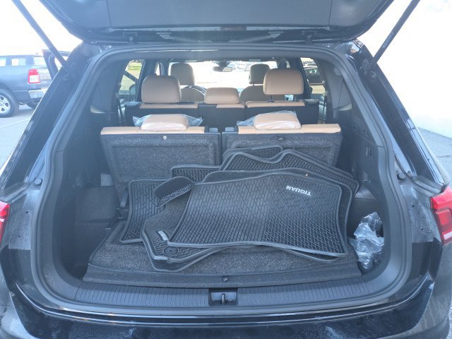 Used 2023 Volkswagen Tiguan SE w/ Panoramic Sunroof Package FWD image 19