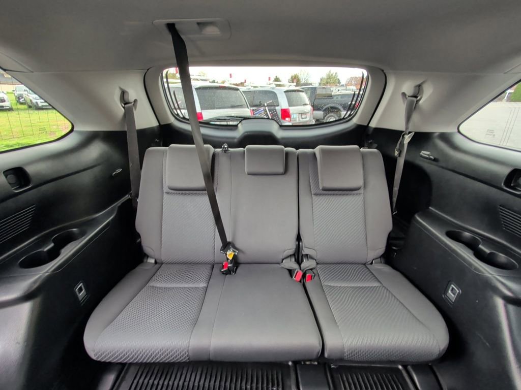 Used 2015 Toyota Highlander LE AWD/4WD image 16