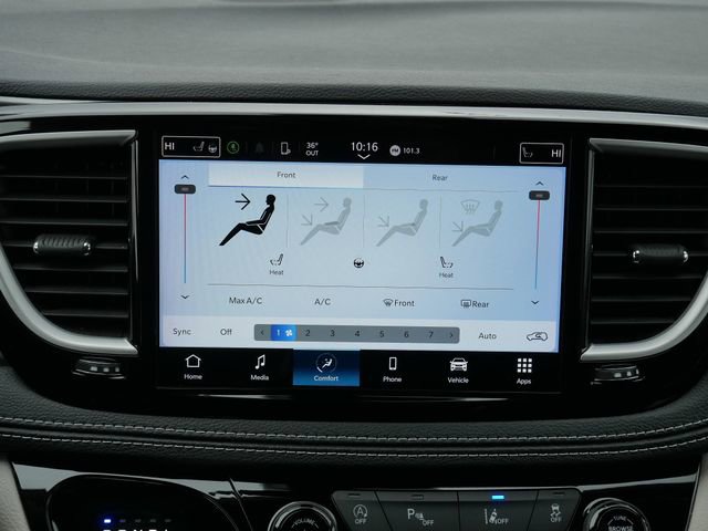 Used 2023 Chrysler Pacifica Touring-L image 33