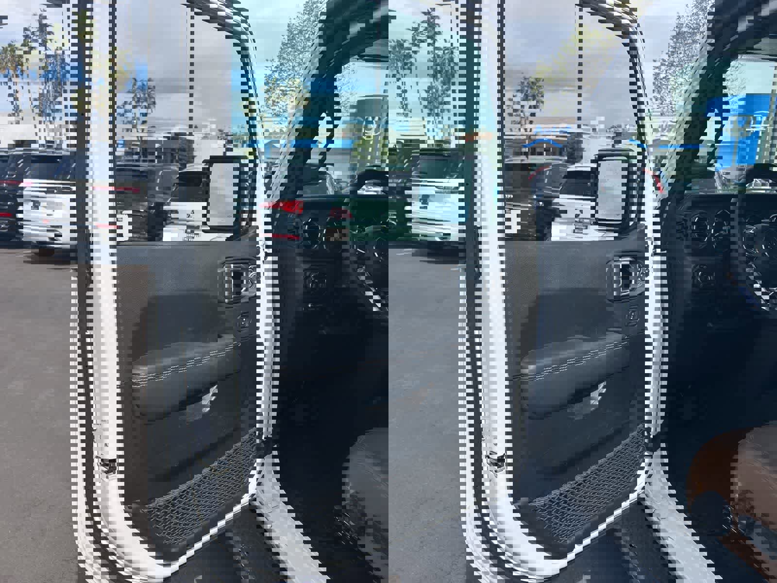 Used 2023 Jeep Wrangler Sahara image 29