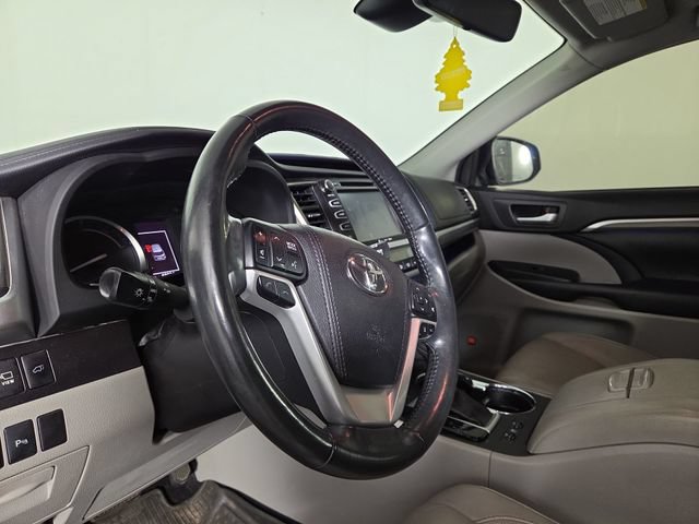 Used 2018 Toyota Highlander Limited Platinum AWD/4WD image 14