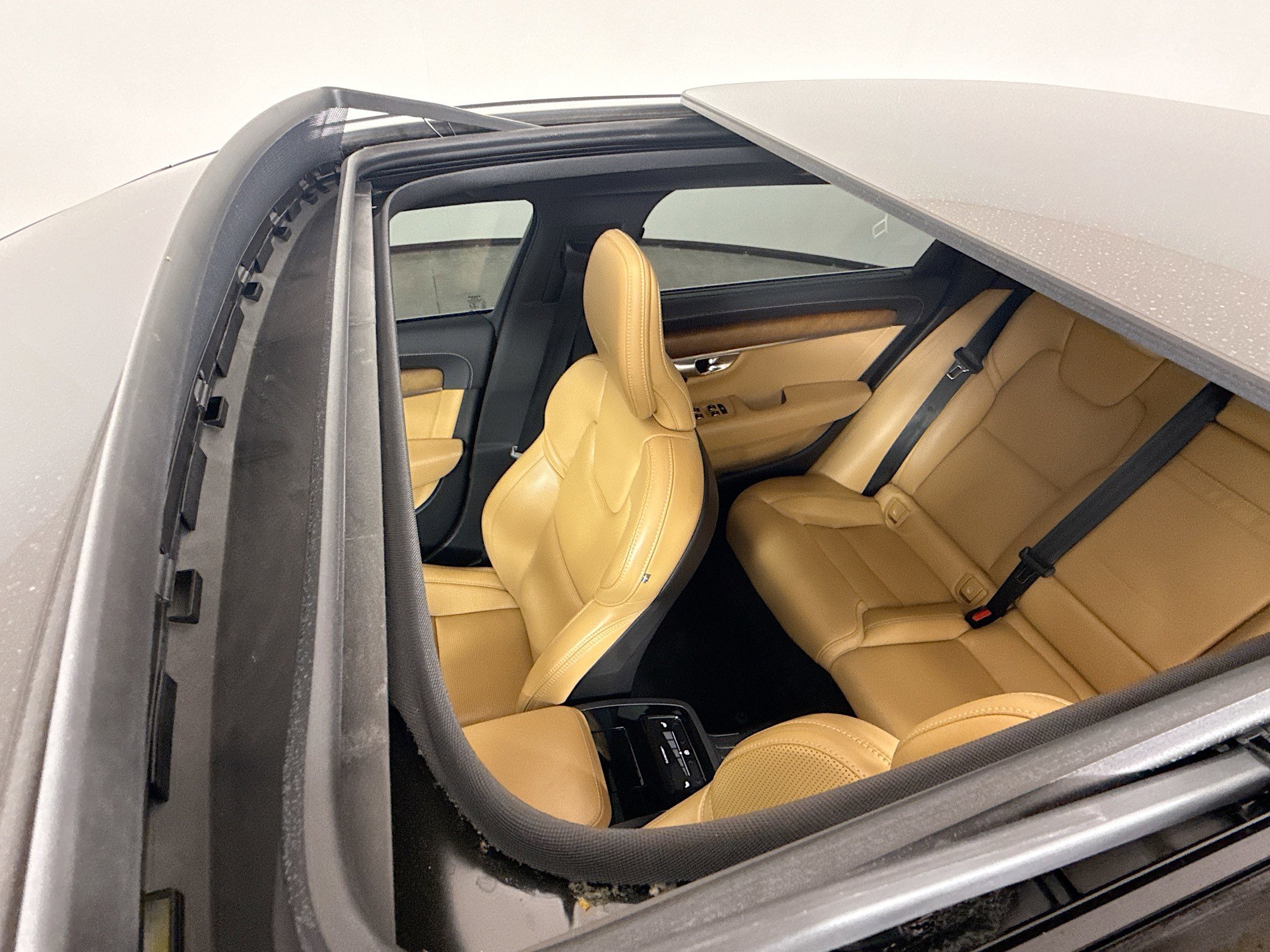 Used 2020 Volvo S90 T8 Inscription image 14