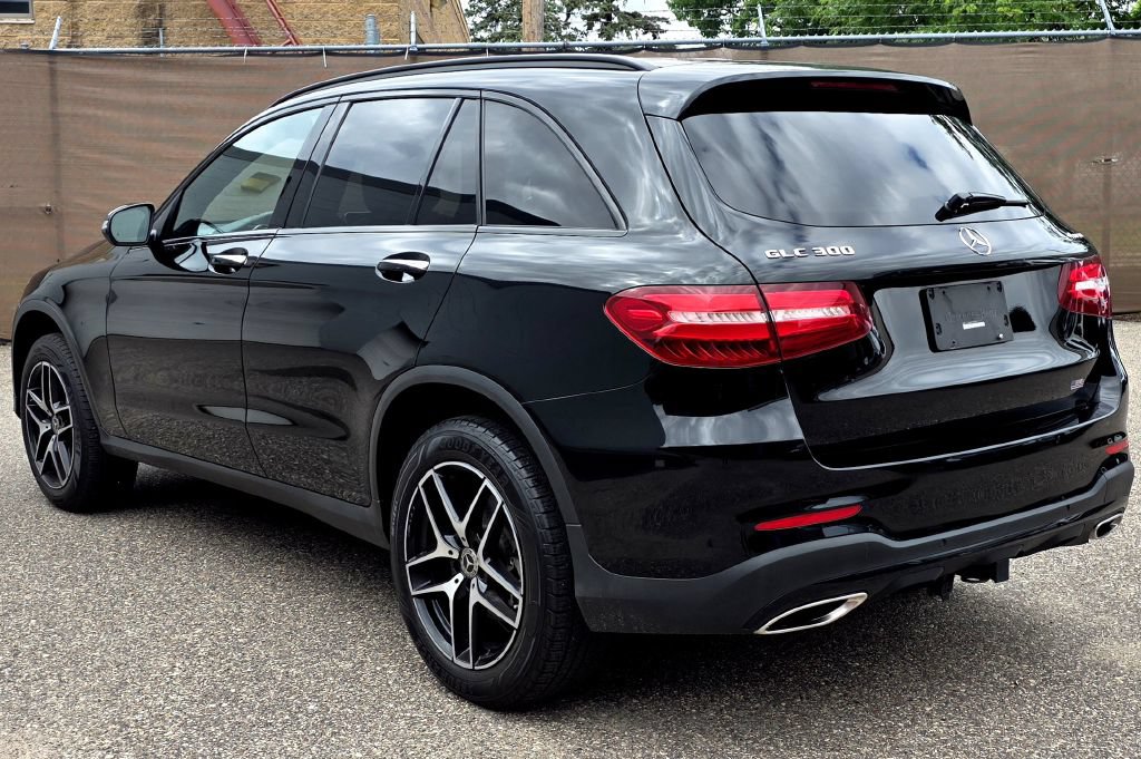 Used 2019 Mercedes-Benz GLC 300 4MATIC w/ AMG Line image 5