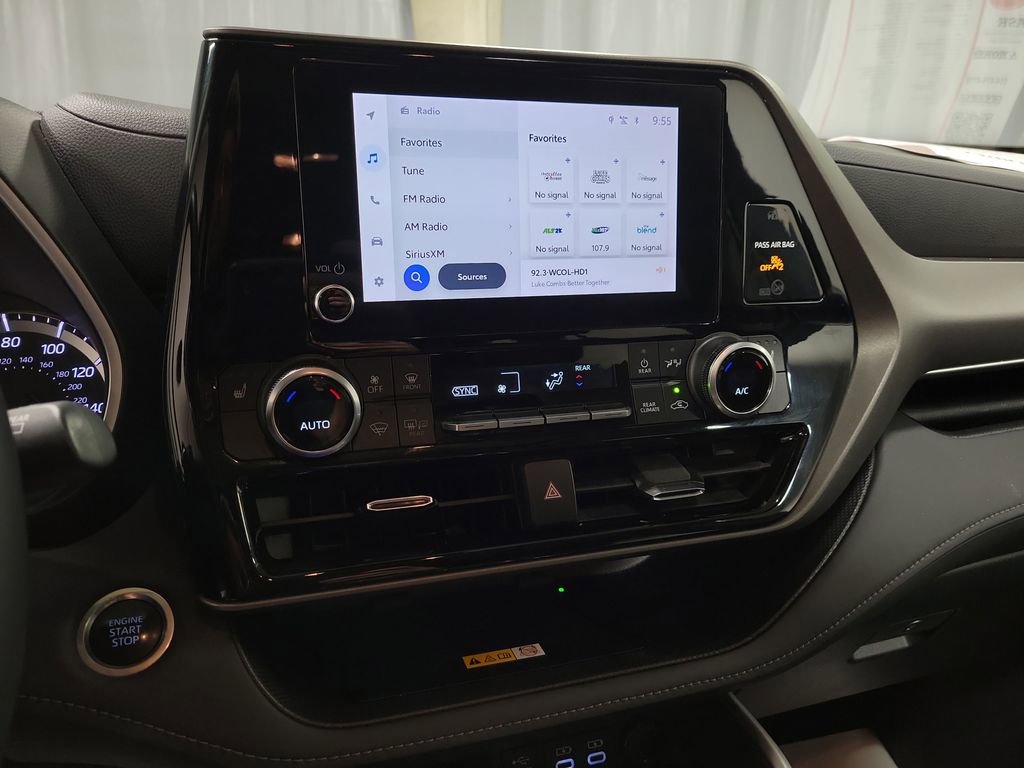 Used 2024 Toyota Highlander XLE image 14