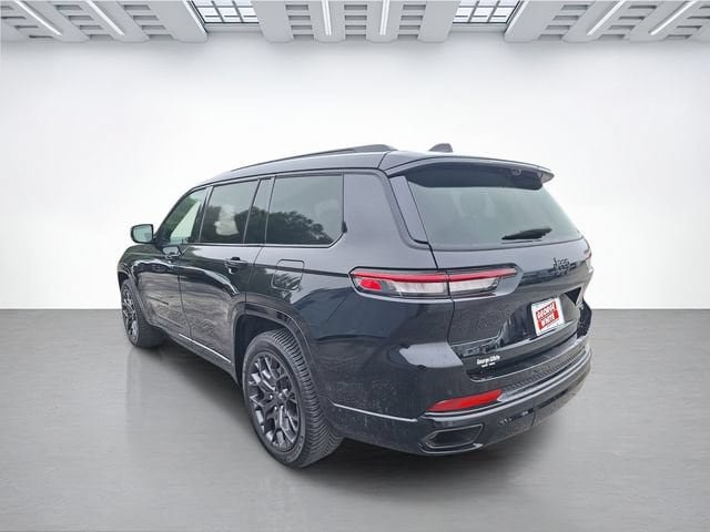 Used 2023 Jeep Grand Cherokee L Summit AWD/4WD image 6