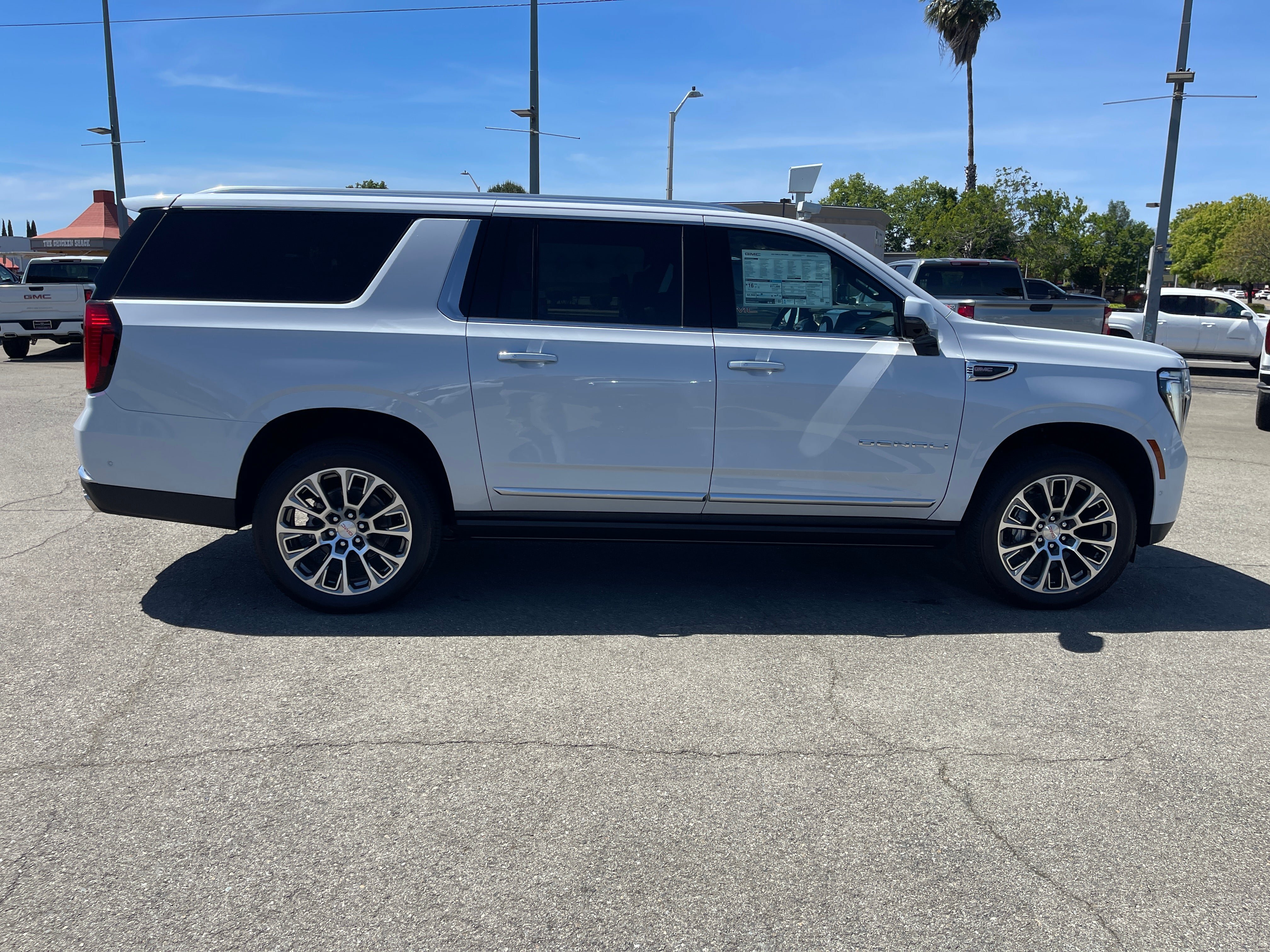 New 2026 GMC Yukon XL Denali AWD/4WD image 4