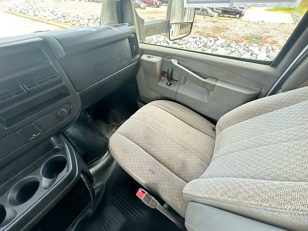Used 2016 Chevrolet Express 3500 image 10