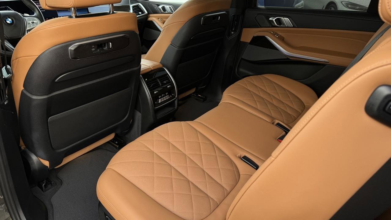 Used 2024 BMW X7 xDrive40i image 33