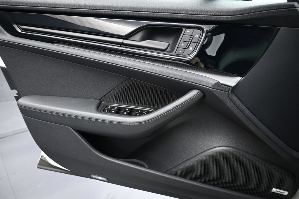 Certified 2025 Porsche Panamera RWD image 25