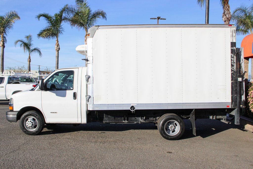 Used 2016 Chevrolet Express 4500 w/ Chrome Appearance Package RWD image 5