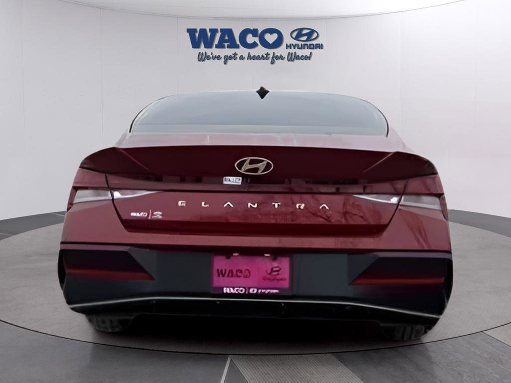 Used 2025 Hyundai Elantra Sport image 5