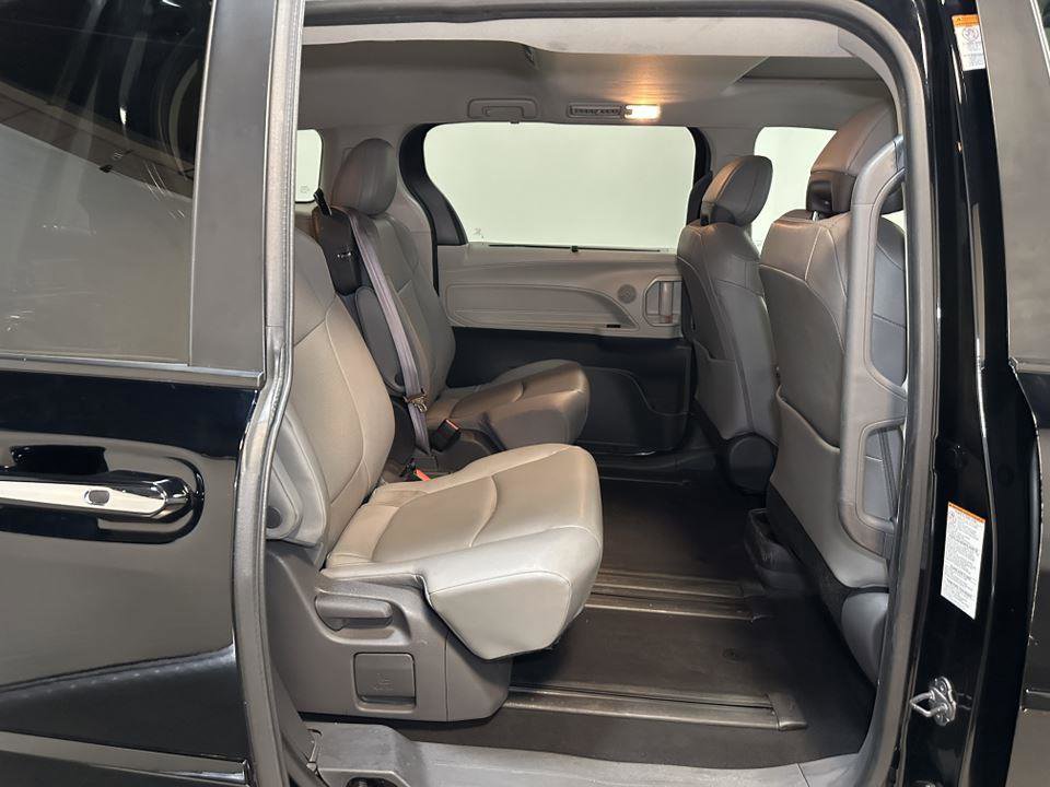 Certified 2021 Toyota Sienna XLE image 33
