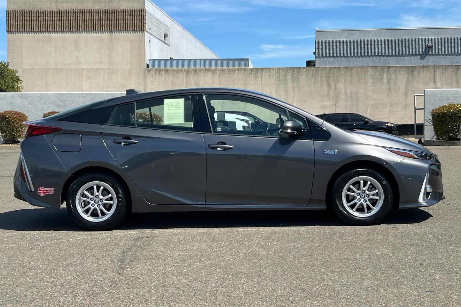 Certified 2017 Toyota Prius Prime Advanced FWD image 6