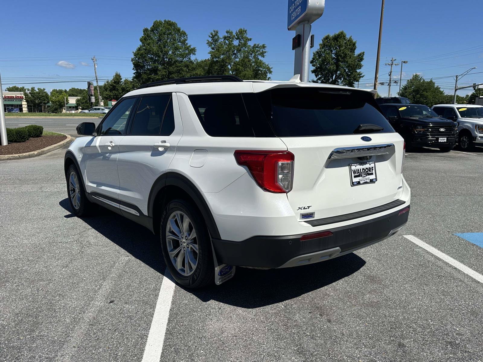 Certified 2022 Ford Explorer XLT w/ Equipment Group 202A AWD/4WD image 4