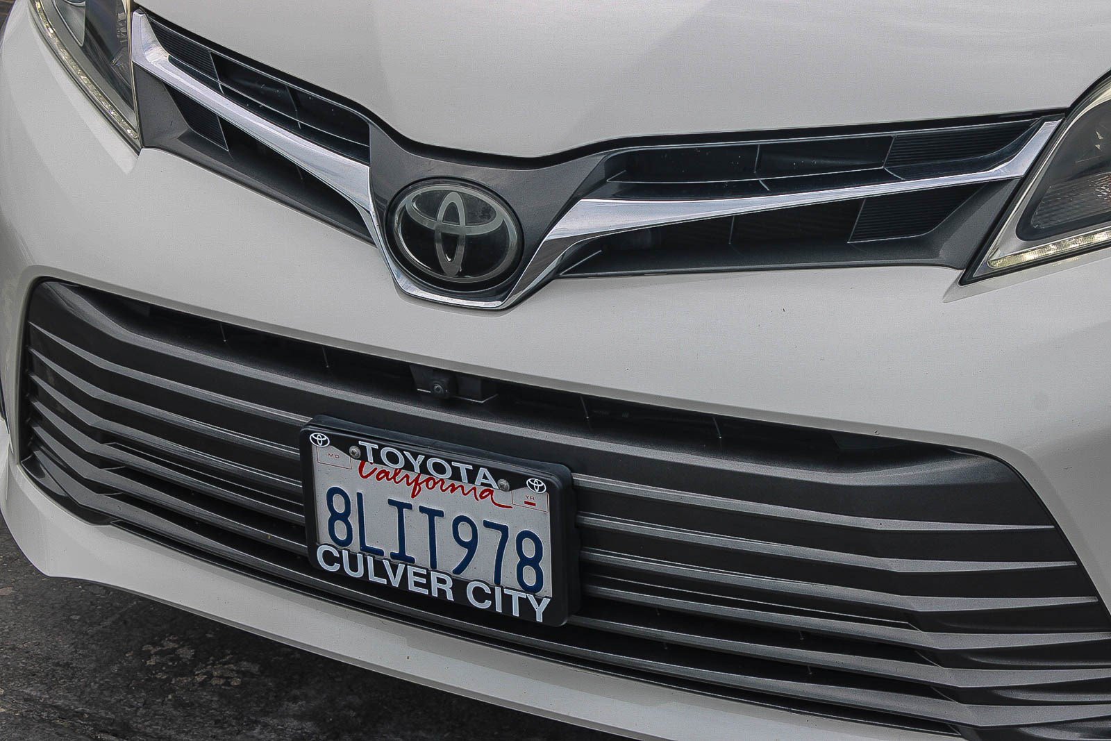 Used 2020 Toyota Sienna Limited Premium w/ Carpet Mat Package FWD image 6