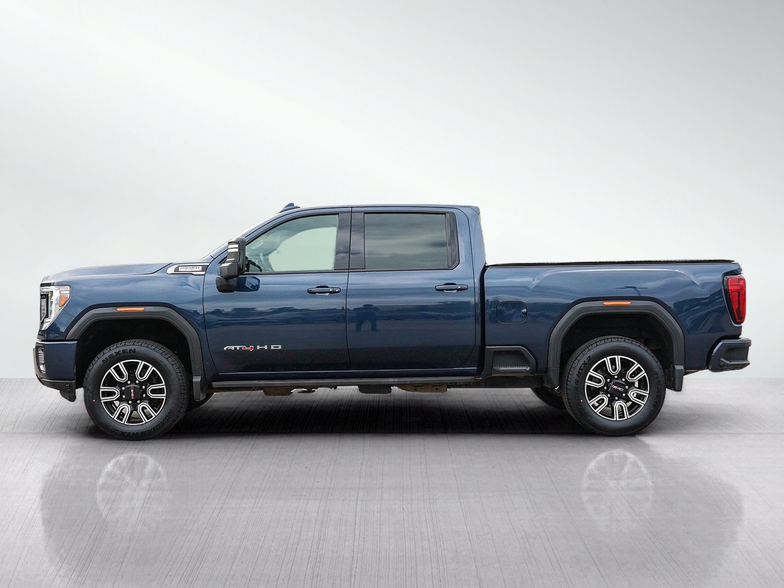 Used 2022 GMC Sierra 2500 AT4 w/ Gooseneck/5TH Wheel Package AWD/4WD image 2