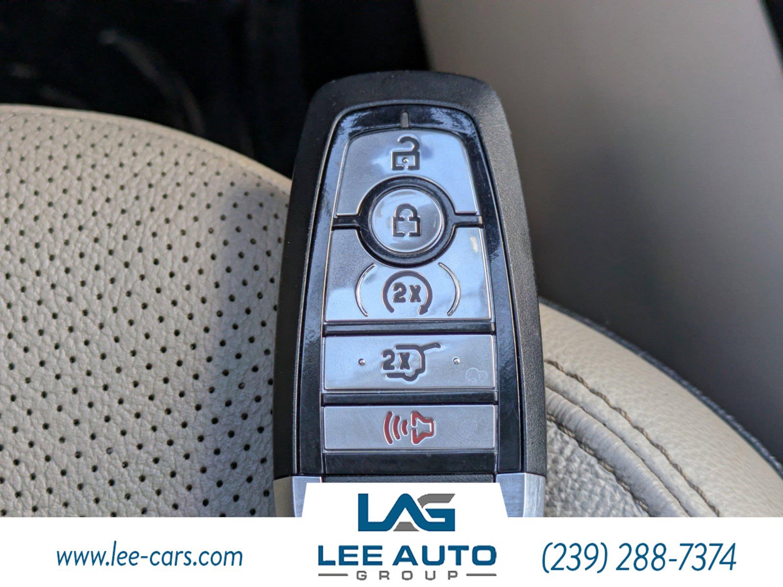 Used 2020 Ford Escape Titanium w/ Titanium Premium Package 2.0 image 32