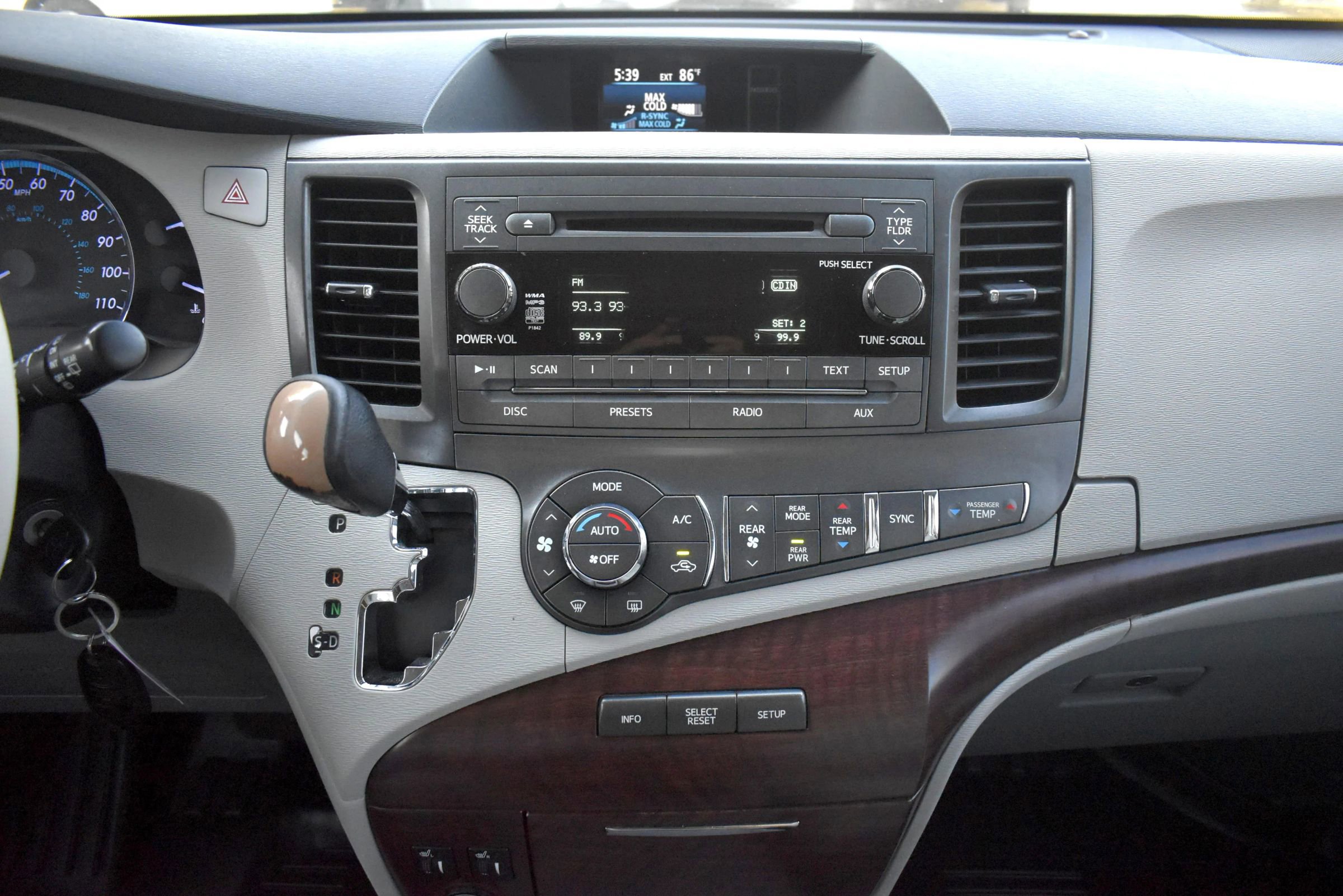 Used 2014 Toyota Sienna XLE image 30