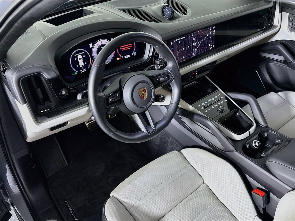Certified 2024 Porsche Cayenne Turbo AWD/4WD image 4