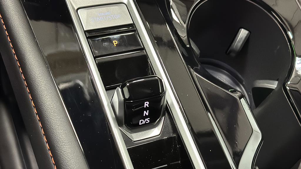 Used 2025 Volkswagen Atlas Peak Edition SE image 19