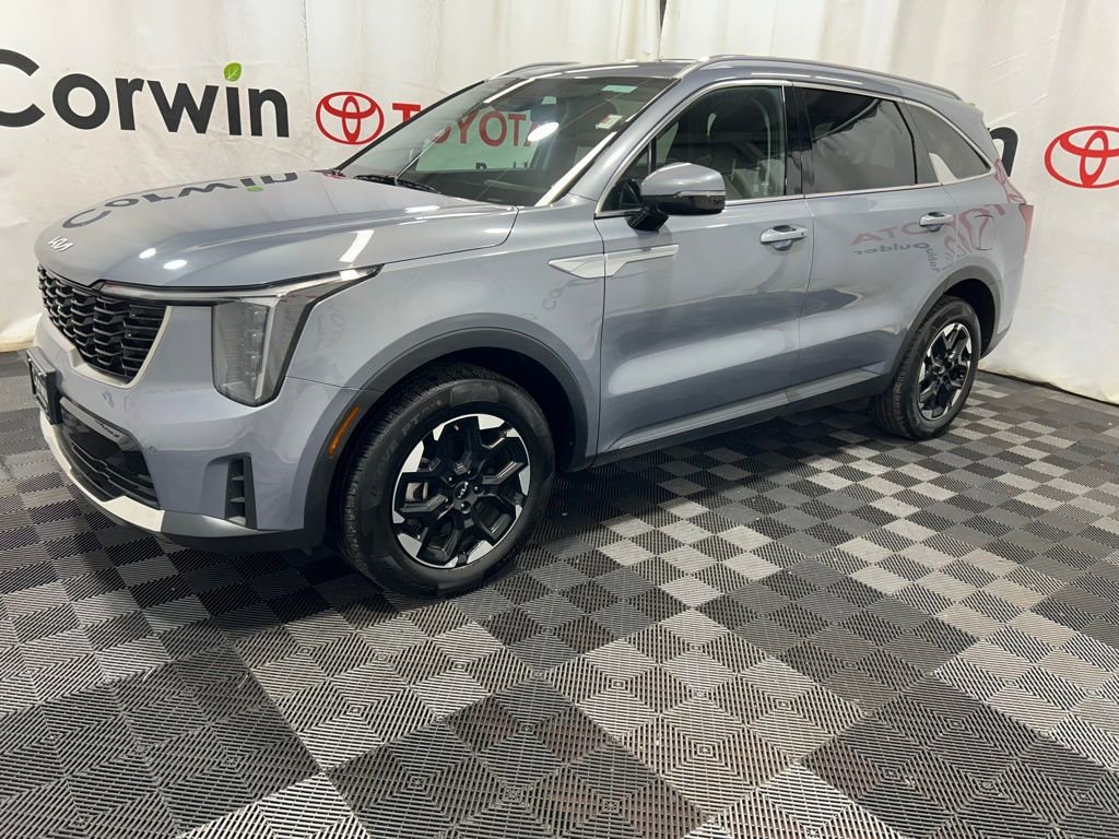 Used 2024 Kia Sorento S image 4