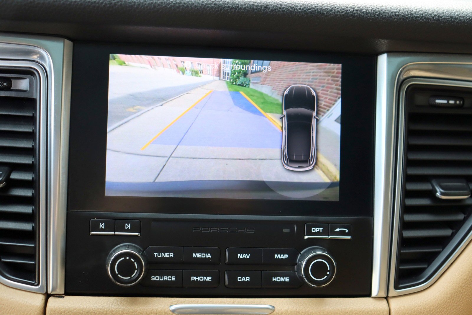 Used 2018 Porsche Macan AWD/4WD image 34