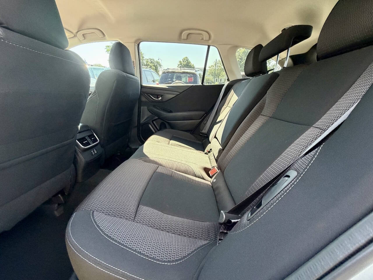 Used 2025 Subaru Outback Premium AWD/4WD image 23