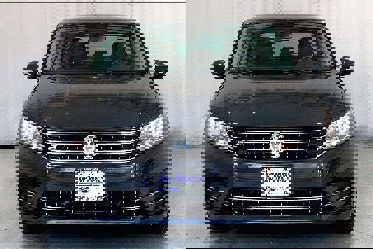 Used 2017 Volkswagen Passat 1.8T R-Line image 2