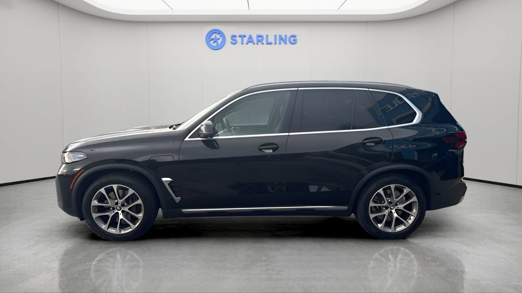 Used 2025 BMW X5 xDrive50e w/ Parking Assistance Package AWD/4WD image 2