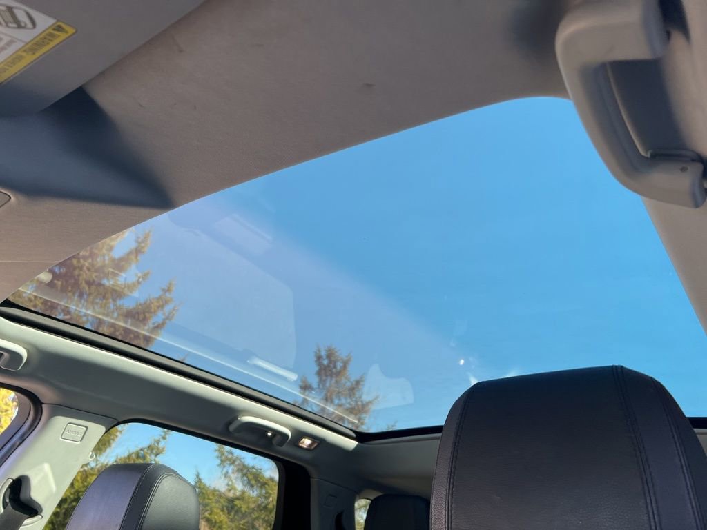 Used 2018 Land Rover Discovery Sport HSE image 12