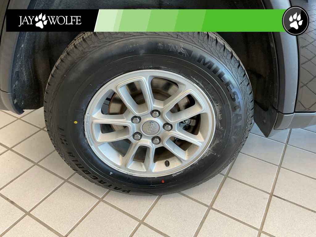 Used 2019 Jeep Grand Cherokee Laredo w/ Security & Convenience Group AWD/4WD image 7