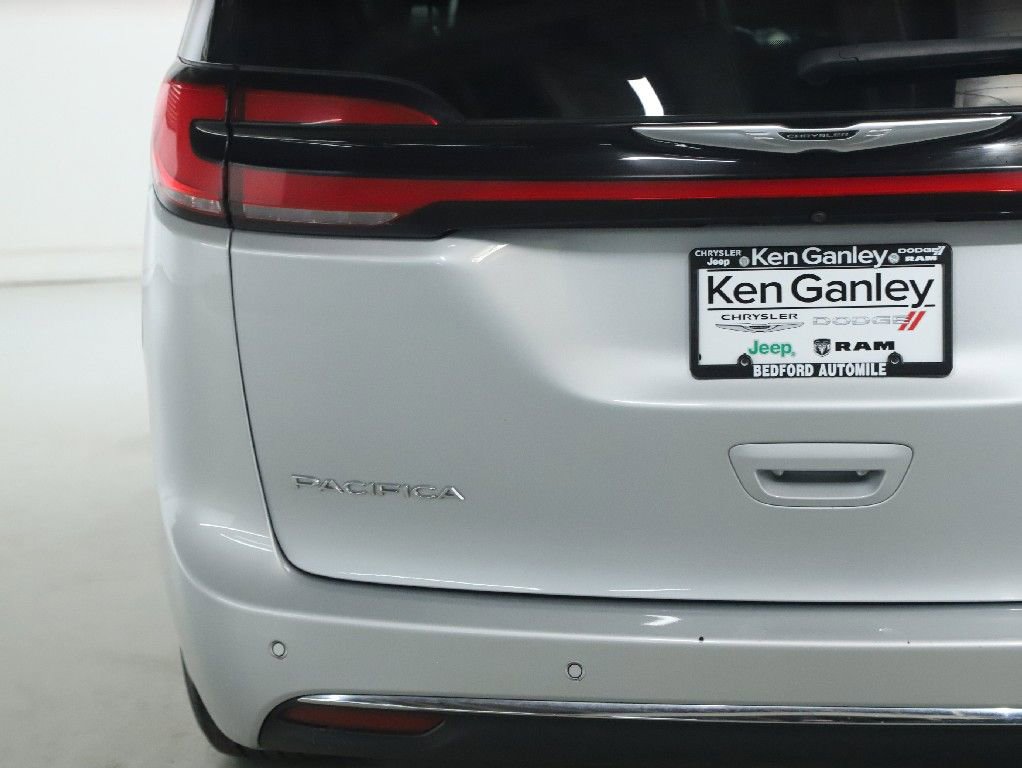 Used 2023 Chrysler Pacifica Touring-L FWD image 40