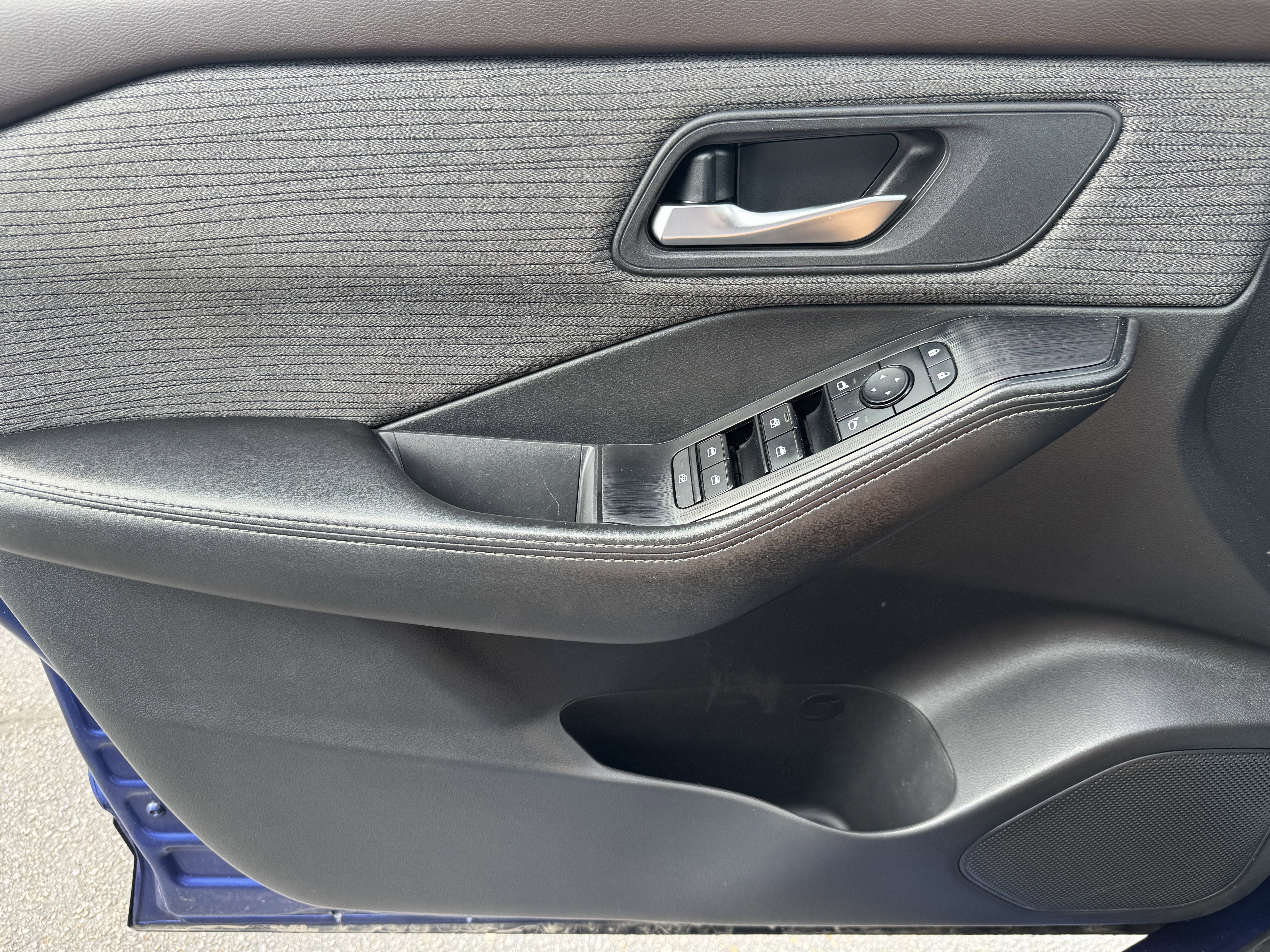 Used 2021 Nissan Rogue SV image 14