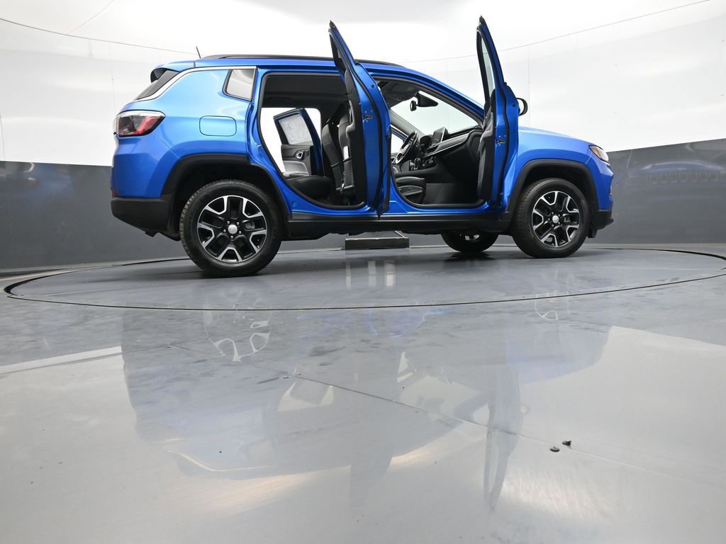 Used 2022 Jeep Compass Latitude w/ Sun and Sound Group AWD/4WD image 47