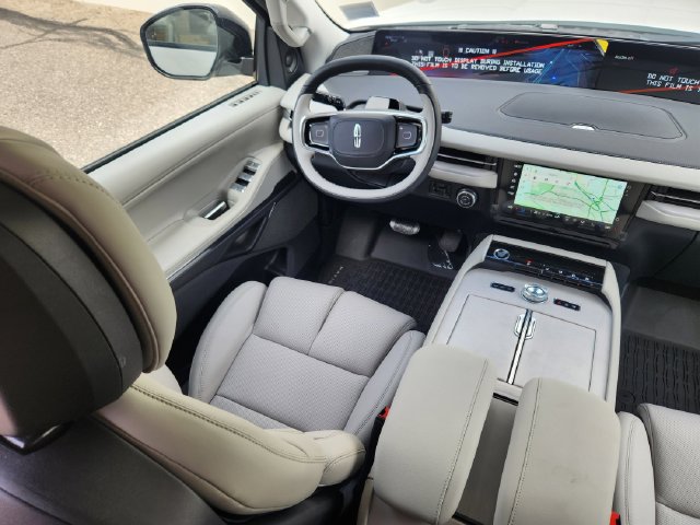 New 2026 Lincoln Navigator L Reserve w/ Jet Appearance Package AWD/4WD image 12
