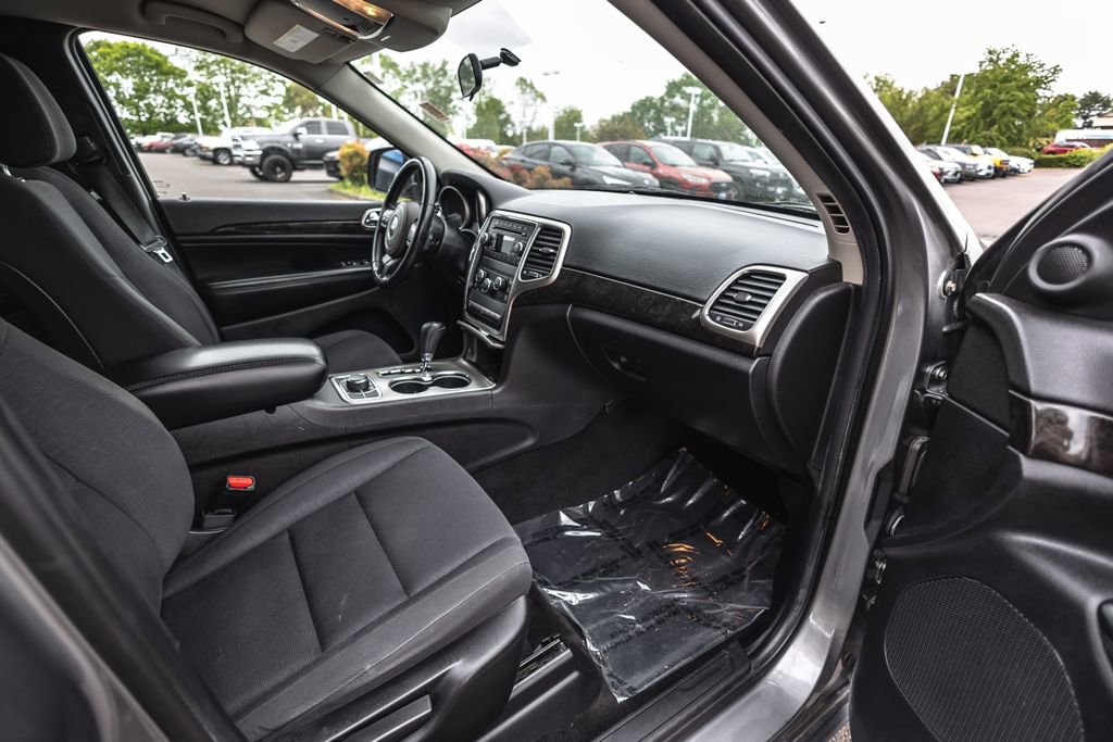 Used 2012 Jeep Grand Cherokee Laredo w/ Laredo E Group AWD/4WD image 27