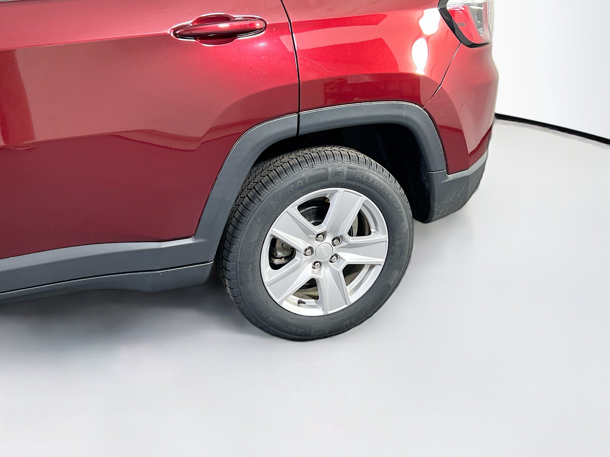 Used 2022 Jeep Compass Latitude w/ Sun and Sound Group AWD/4WD image 28