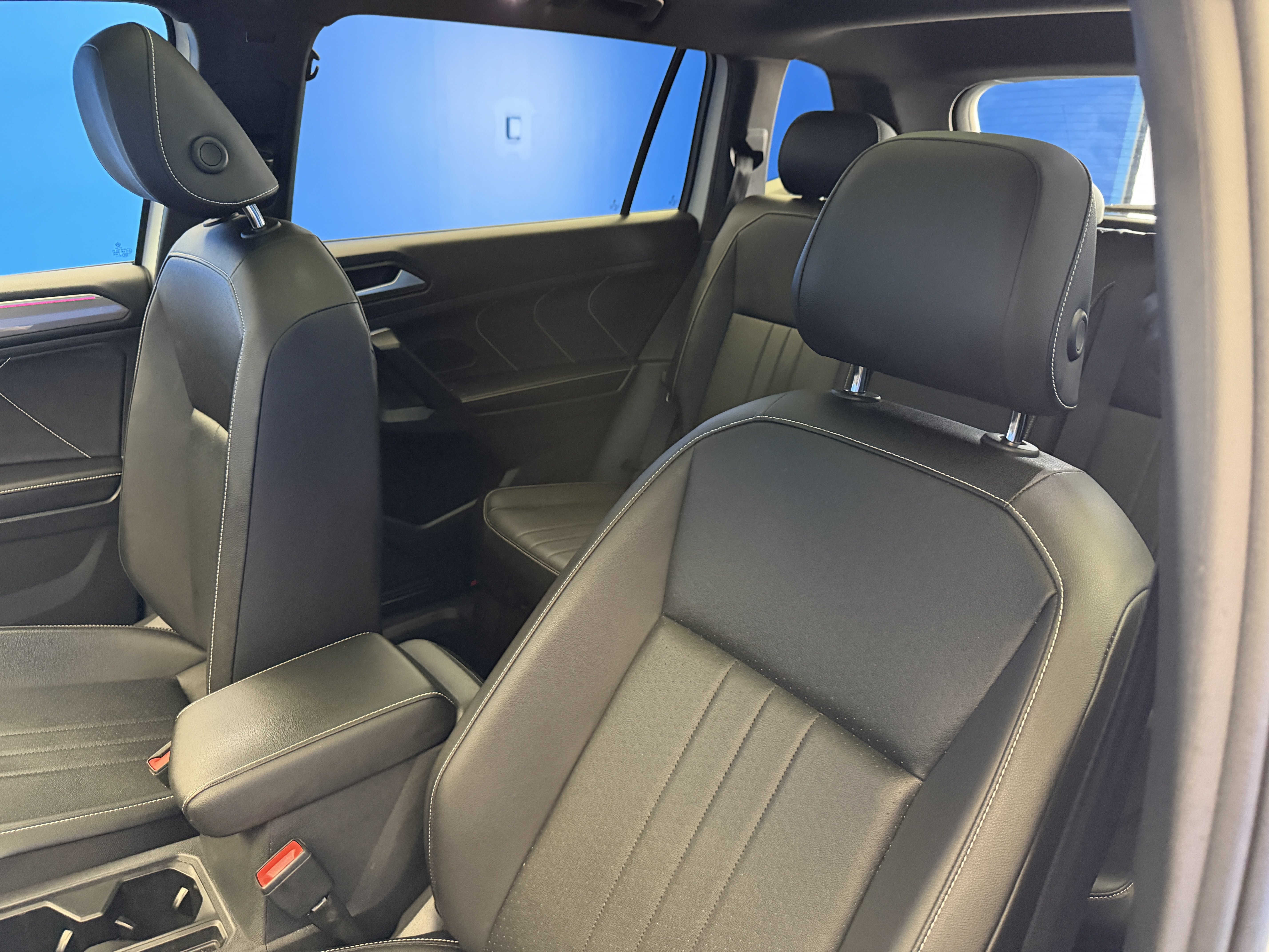 Used 2022 Volkswagen Tiguan SE R-Line AWD/4WD image 12