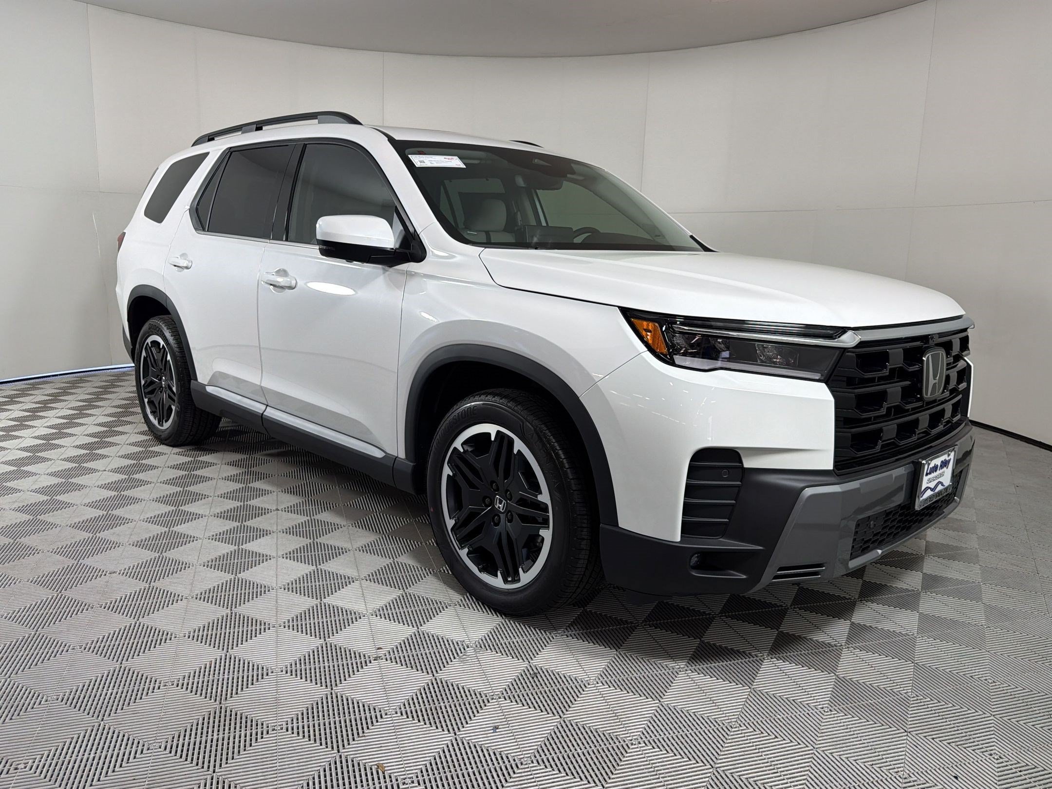 New 2026 Honda Pilot Touring image 7