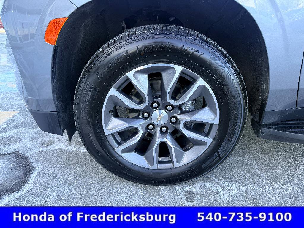 Used 2022 Chevrolet Suburban LT w/ Luxury Package image 10