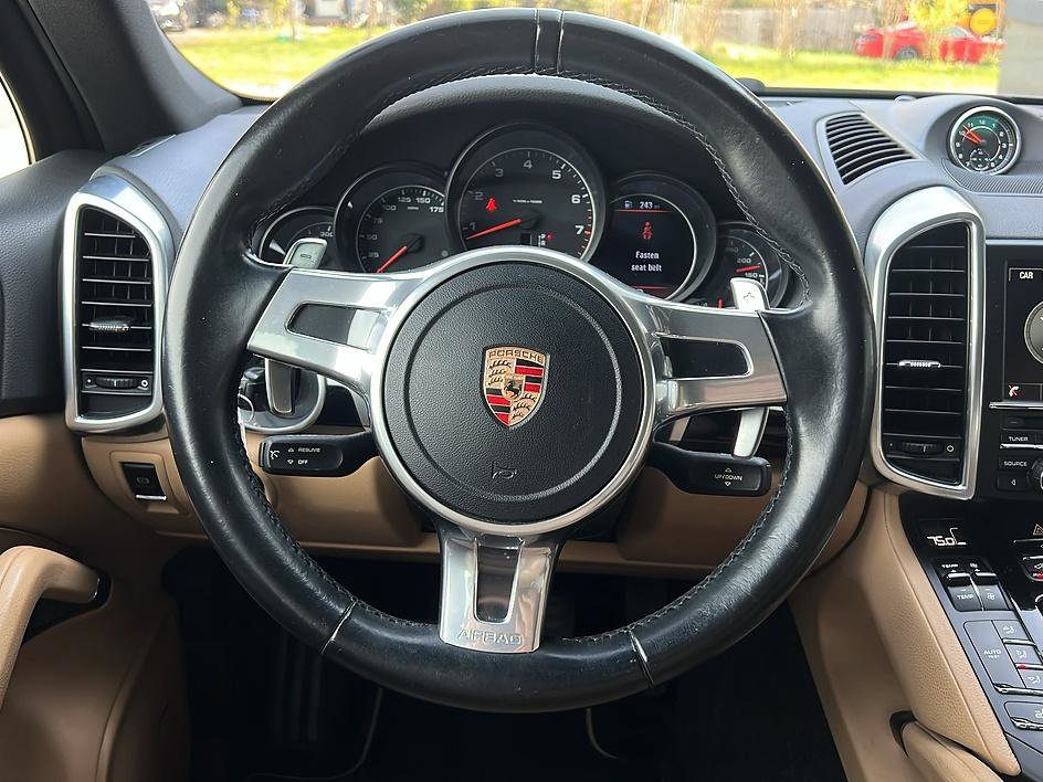 Used 2014 Porsche Cayenne Platinum Edition AWD/4WD image 23