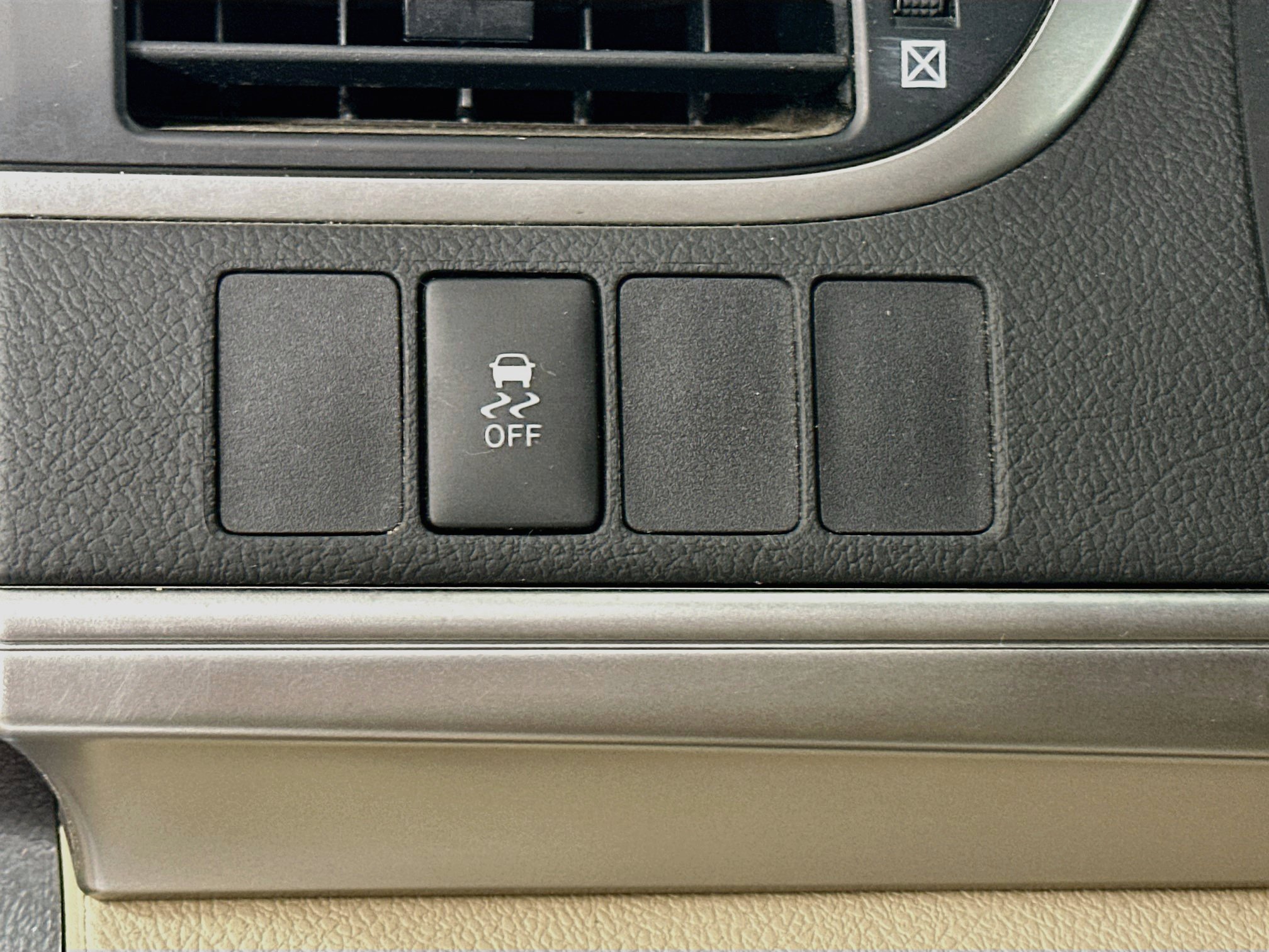 Used 2013 Toyota Camry LE FWD image 17