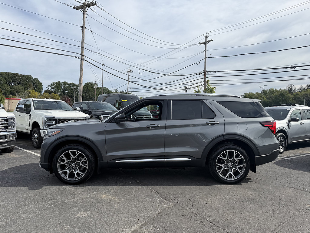 Used 2025 Ford Explorer Platinum w/ Ultimate Package AWD/4WD image 4