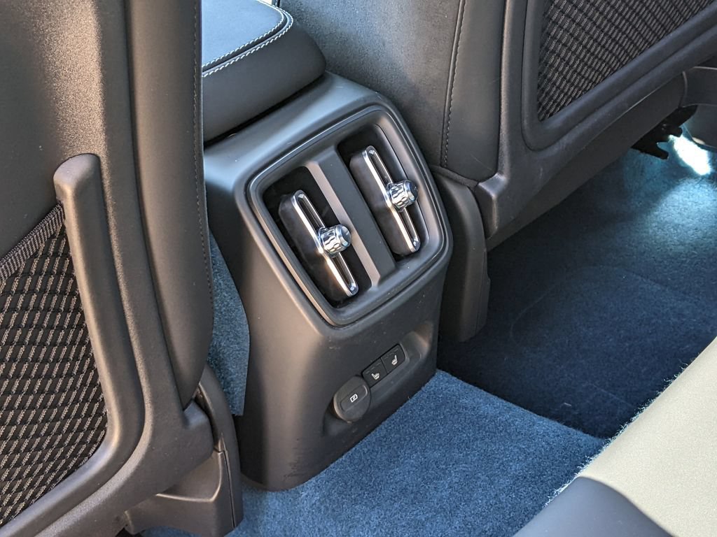Certified 2023 Volvo XC40 Recharge Ultimate AWD/4WD image 24