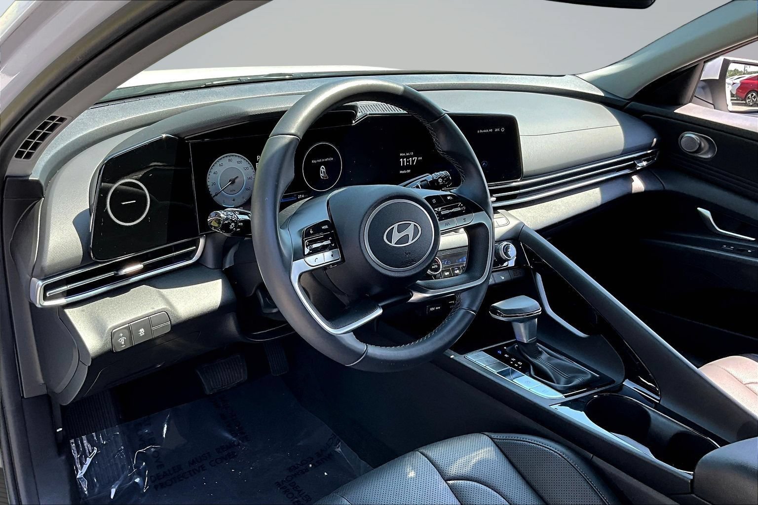 Used 2025 Hyundai Elantra Limited FWD image 17