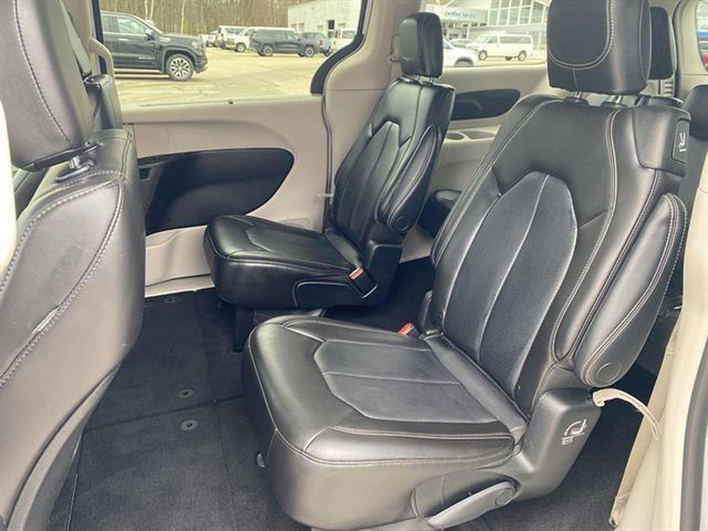 Used 2023 Chrysler Pacifica Touring-L FWD image 61