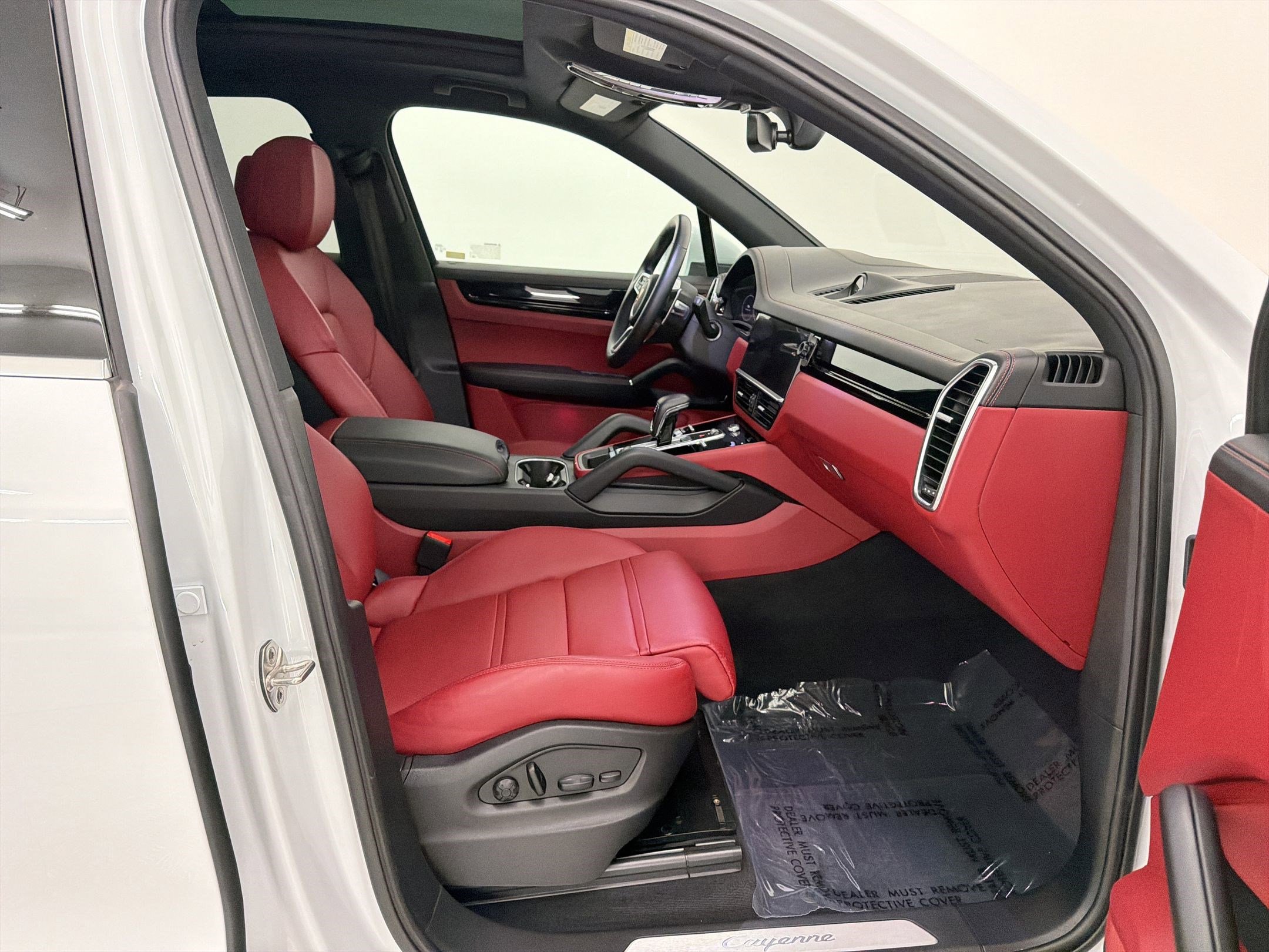 Certified 2022 Porsche Cayenne AWD/4WD image 27
